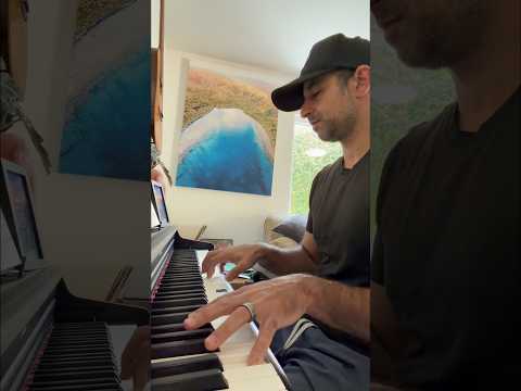 Anyone recognize this track? Drop the song title in the comments 🎶