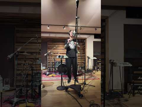 Trying to hit the notes 😂 #badsummer ☀️