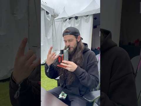 Dave Petti takes his dabs before, during and after his set. 🤪🤙🏼🥁
