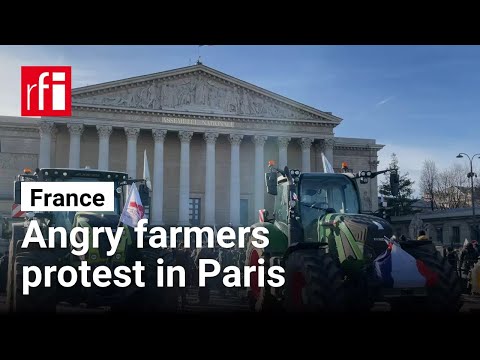Angry farmers protest in Paris • RFI English