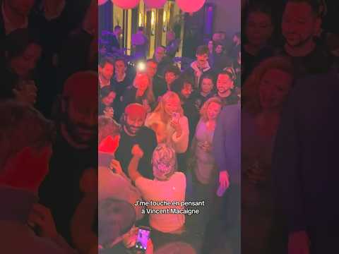 ça se voit pas mais il rougit