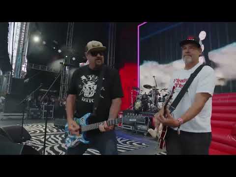 Sublime - "Same In The End"  w/ FLECTCHER (Van's Warped Tour LBC 2025)