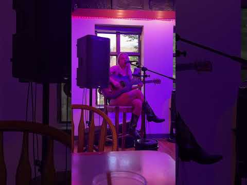 Lauren Freebird covers Tyler Childers’ “Whitehouse Road” #singer #musicartist #acousticcover