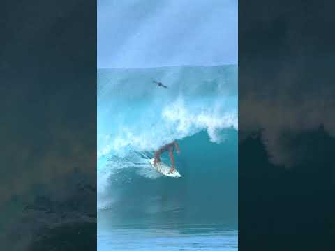 Barron Mamiya gets barreled at Banzai Pipeline #hawaii #banzaipipeline2025 #surfing