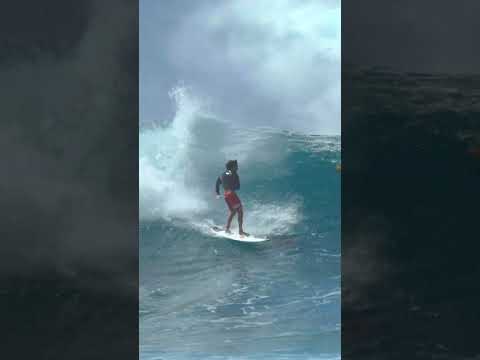 Shayden Pacarro Gets an Amazing Barrel at Pipeline #banzaipipeline2025