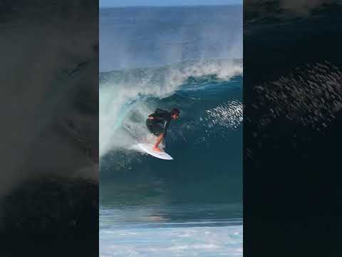 Guy scores Beautiful Pipe w/ no crowd #pipeline #banzaipipeline2025
