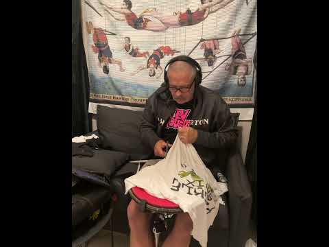 Smelly getting creative backstage on the Final Tour