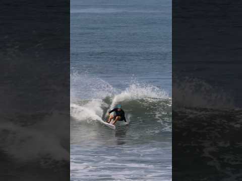 Long slow roundhouse on the mid Twinny #surf
