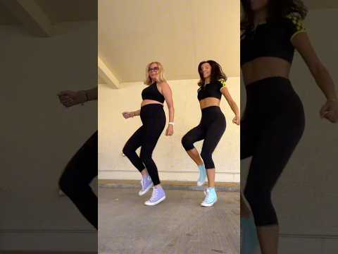 💃Shuffle dance with mom! #shuffle #shuffledance