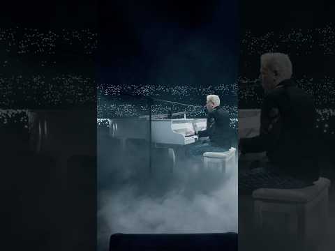 "Gone Away" live in Paris, accompanied by 40,000 lights 💡 🇫🇷 ⚡