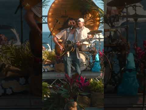 A Coyote Island popped up in the middle of a Florida festival #sugarshacksessions #liveentertainment