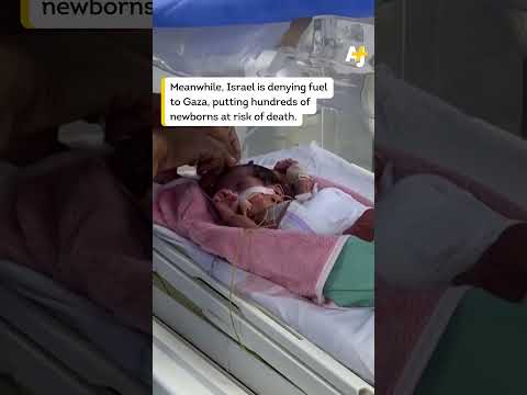 This paramedic in #Gaza is resuscitating a baby while he drives an ambulance