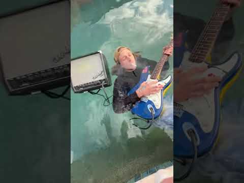 Nothing to see here…😅 #music #newmusic #singersongwriter #alternativerock #rock