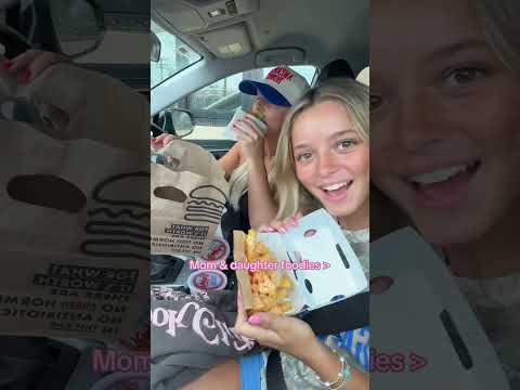 EAT A BURGER 😂🫶🏼💕 #fyp #viral #preppy #momandaughter #ootd #grwm #preppy #hair #makeup