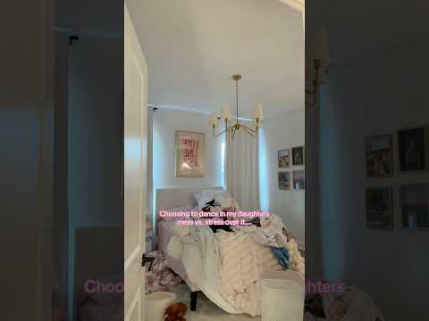 Dancing until she cleans her room 😅🫶🏼💞✨ #funny #momanddaughter #grwm #ootd #trending