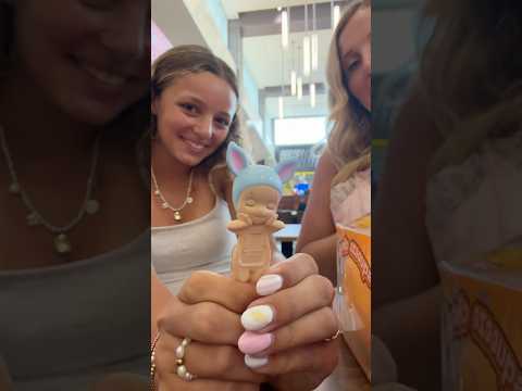 Food court vibes 😂🫶🏼💖🛍️ #fyp #viral #momanddaughter #grwm #funny #preppy #daughter  #funnyvideo