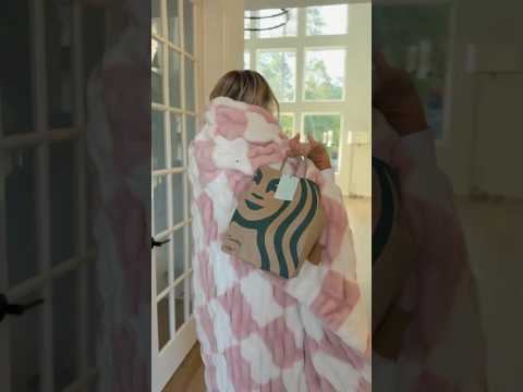 She’s just living her best life 😂🫶🏼💕✨ #fyp #viral #momanddaughter #grwm #funny #preppy