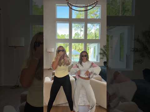 Mom and daughter dance 😂🫶🏼💕✨ #fyp #viral #momanddaughter #grwm #daughter #funny #funnyvideos