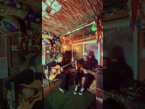 The Elovaters - "Red Wine" Acoustic Session with Jackson and Blaze