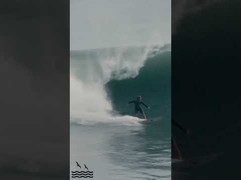 SETS ROLL INTO BOWLS DURING THE LARGEST SWELL