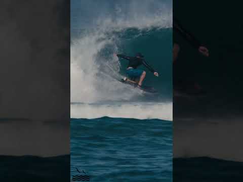 Drop Knee action at Ala Moana Bowls