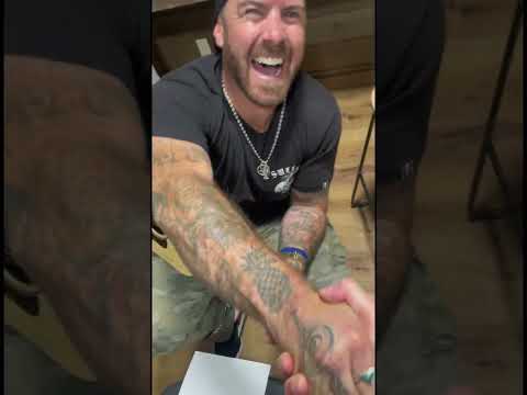 Shoutout to the homie @KyleSmithjams & greenroom jams❤️🎸 Click here to listen to the full track👆