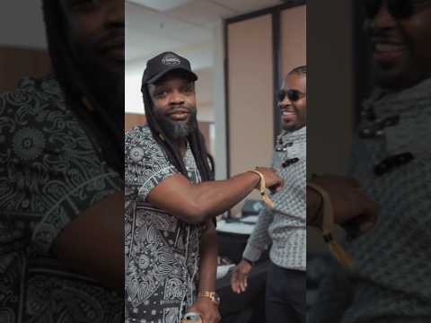 🎶 “It’s beginning to look a lot like Christmas” 🎶 Hope yall got your milk & cookies ready tonite! 😂