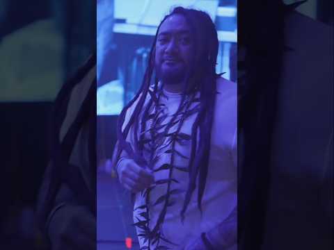 Walkin’ into Monday...feelin’ on top 👆🏾