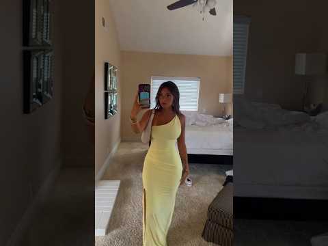 It’s yellow pls I’d never wear white 😭😭