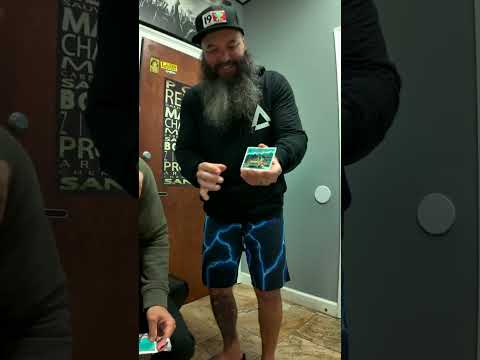 New level unlocked: cracking packs in the green room, will Willy be freed? #FreeWilly