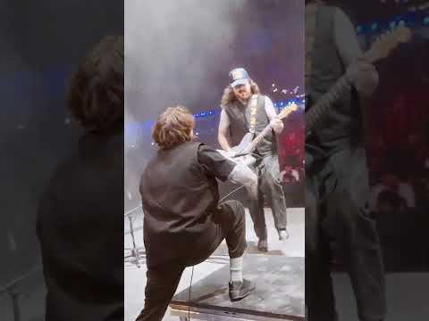 a song dedicated to us by The Devil Wears Prada last night 😭  memories made for a lifetime