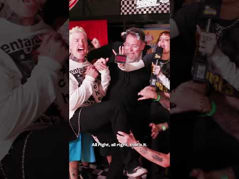 @bowlingforsouptv vs. @girlfriendsxo: who can rack up the most autographs before soundcheck? 🖊️🏆