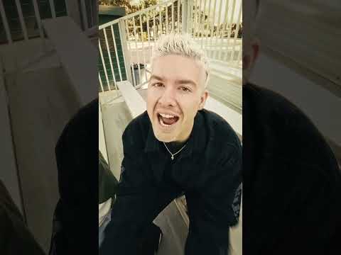 ⁨@girlfriendsxo and their new album “THERE GOES THE NEIGHBORHOOD” are coming to Warped Orlando!