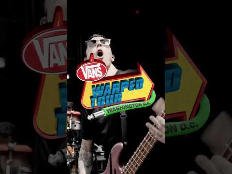 we grew up on this one… @SleepingWithSirens bringing those sing-it-back highs to warped tour  🥹