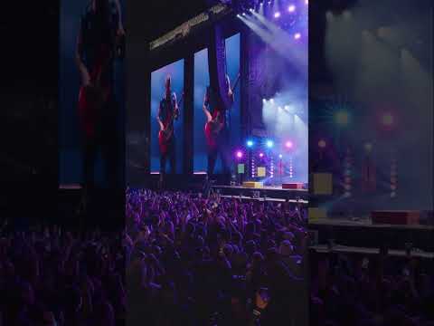 @alltimelow had orlando with all the lights out 🕯️