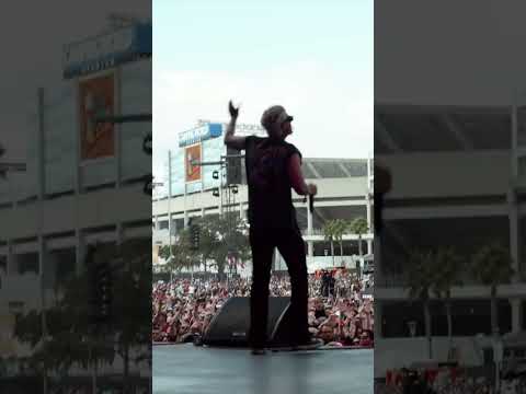 @girlfriendsxo pulled up to warped like a landslide 🌋💥