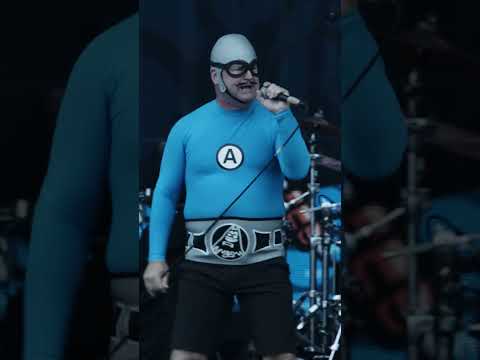 Ba bandana, a dope a** necklace and a trip to mexico city 😎 @TheAquabats