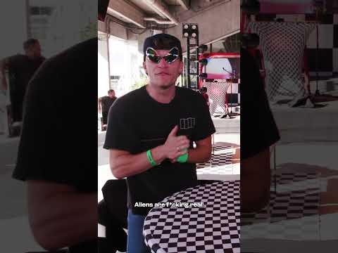 silly goofy time ft. alien attacks with our guy, Trxvis 👽