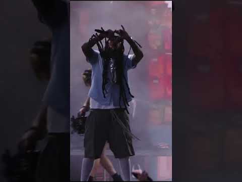 something healed in us hearing @gymclassheroes play “Stereo Hearts” live at warped orlando 🔊🖤