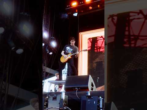 serving lipstick lullabies and all the feelings with @maydayparade 💋