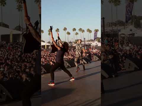 collusion & collision during the @killswitchengage  performance 💪😈