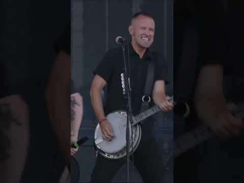 partying like it’s warped 1998 with ⁨@dropkickmurphys 🍀