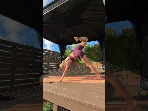 No days off !! Set is shopvitality #healthandwellness #yogaflow #yogapose #stretchingroutine