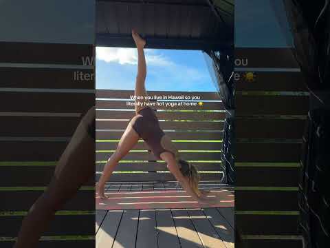 Pit stains don’t lie… it’s HOT out #yoga #oahuhawaii #healthandwellness #healthylifestyle wearing