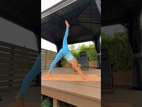 Took the weekend off cuz allergies got the best of me but we’re BACKKKK #yogaflow #yogapose