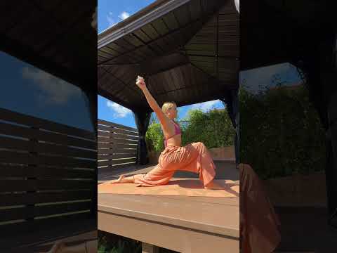 No days off around here #healthandwellness #oahuhawaii #yogaflow #yogapose #stretchingroutine