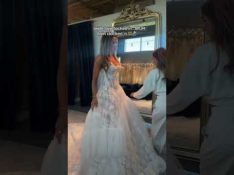 twinny found her dress #twins #wedding