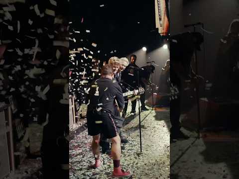 After 2 years, 106 shows, 88 cities + 33 countries, The Saviors Tour has come to an end !! WOW 🤯🤯