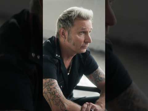 From Dookie to The Saviors Tour, this bass never quits !!!