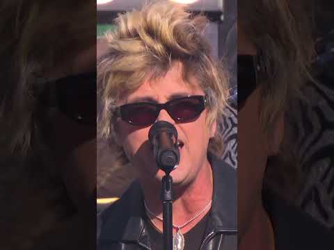 Our full Super Bowl LX Opening Ceremony performance is live ! 🤘🏻 http://youtube.com/greenday